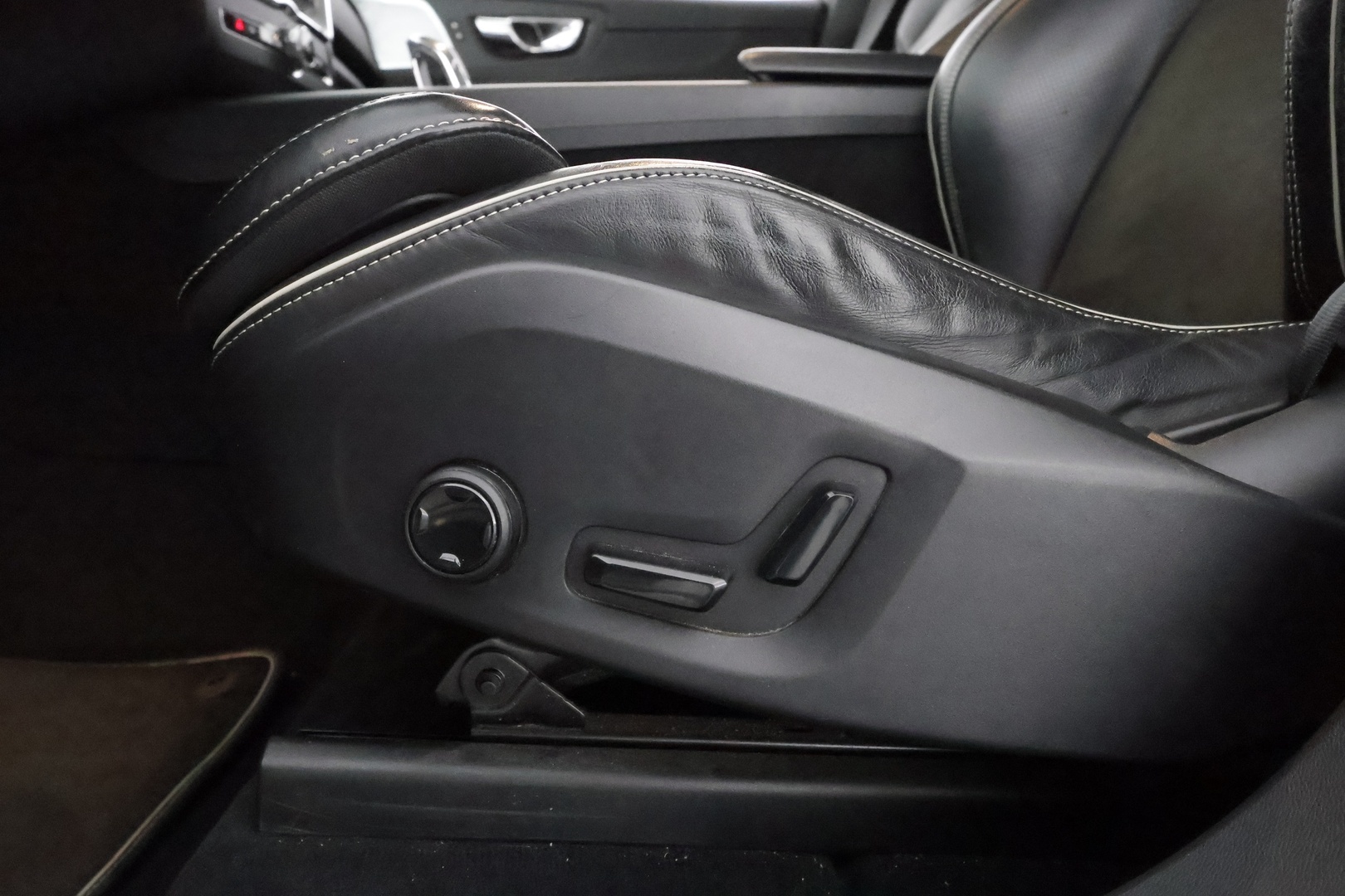 VOLVO XC60 2018