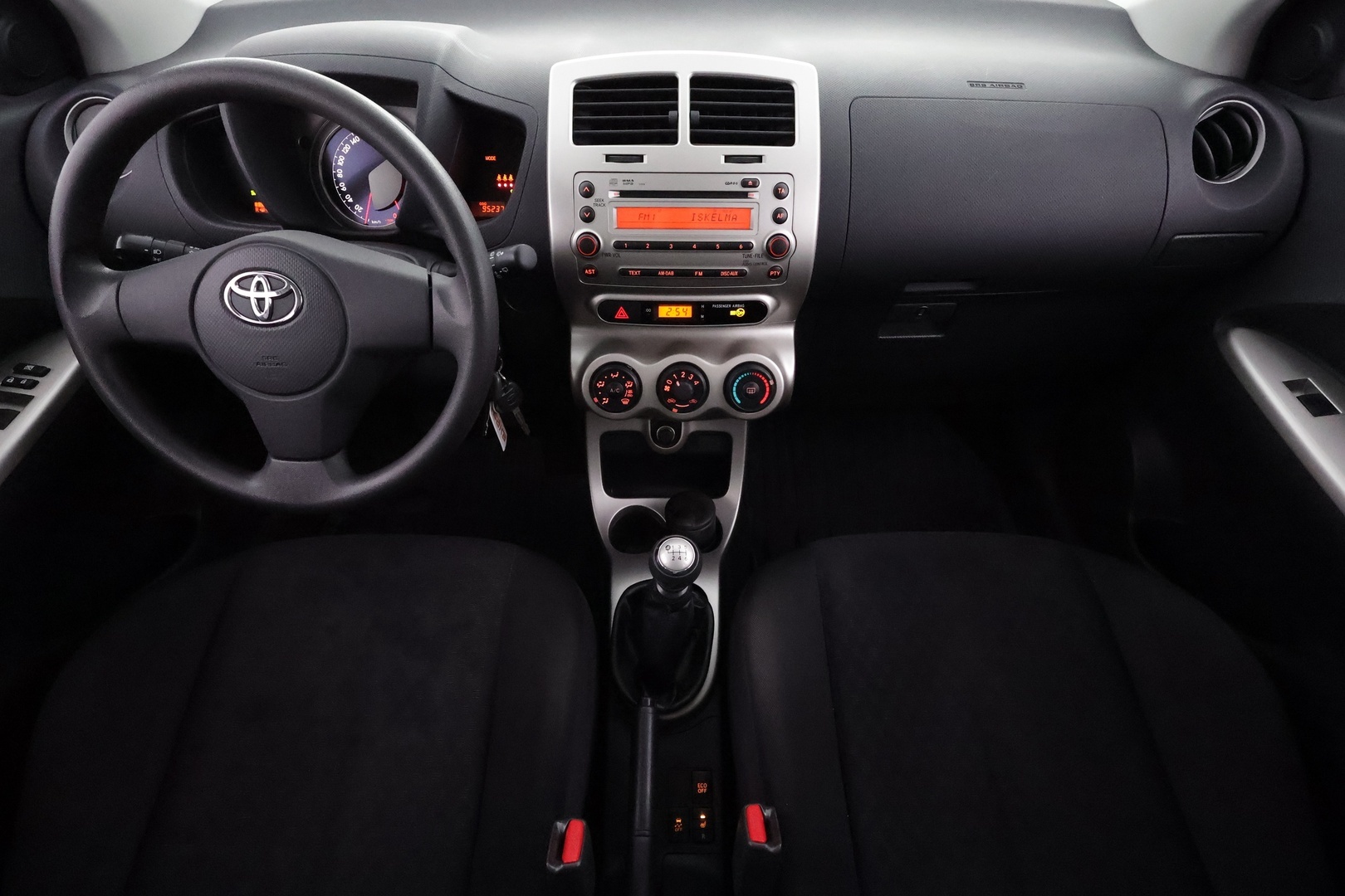 TOYOTA Urban Cruiser 2011