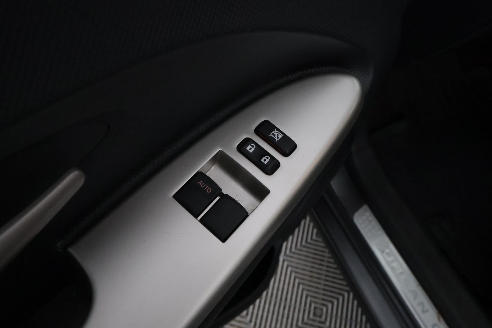 TOYOTA Urban Cruiser 2011