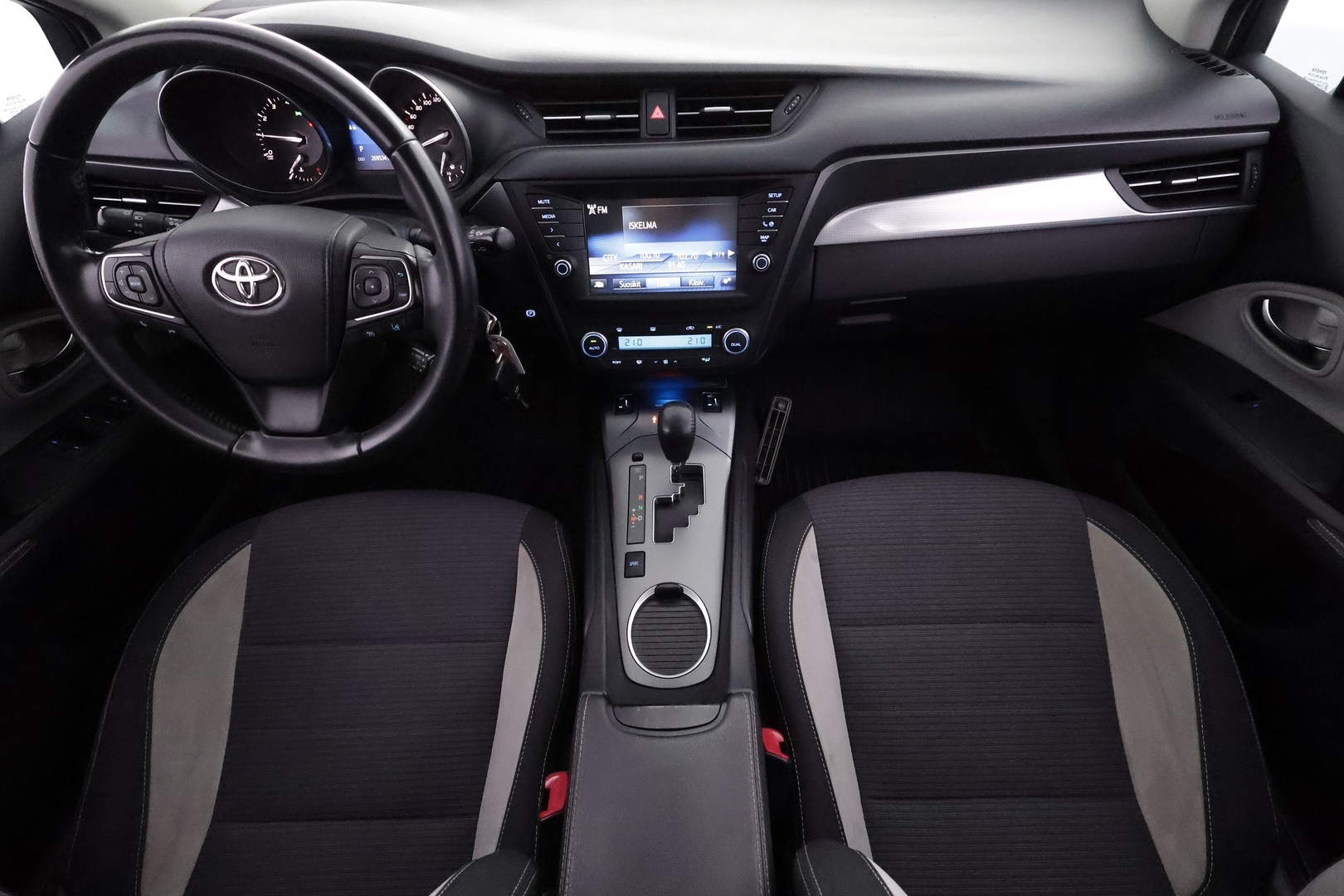 TOYOTA Avensis 2016