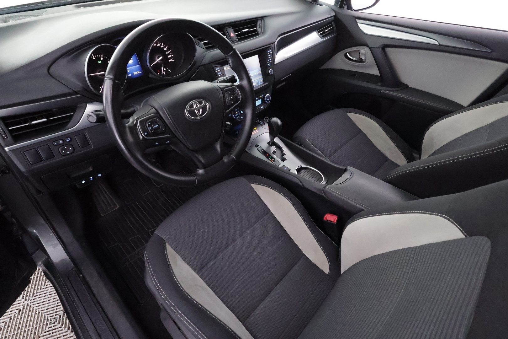 TOYOTA Avensis 2016