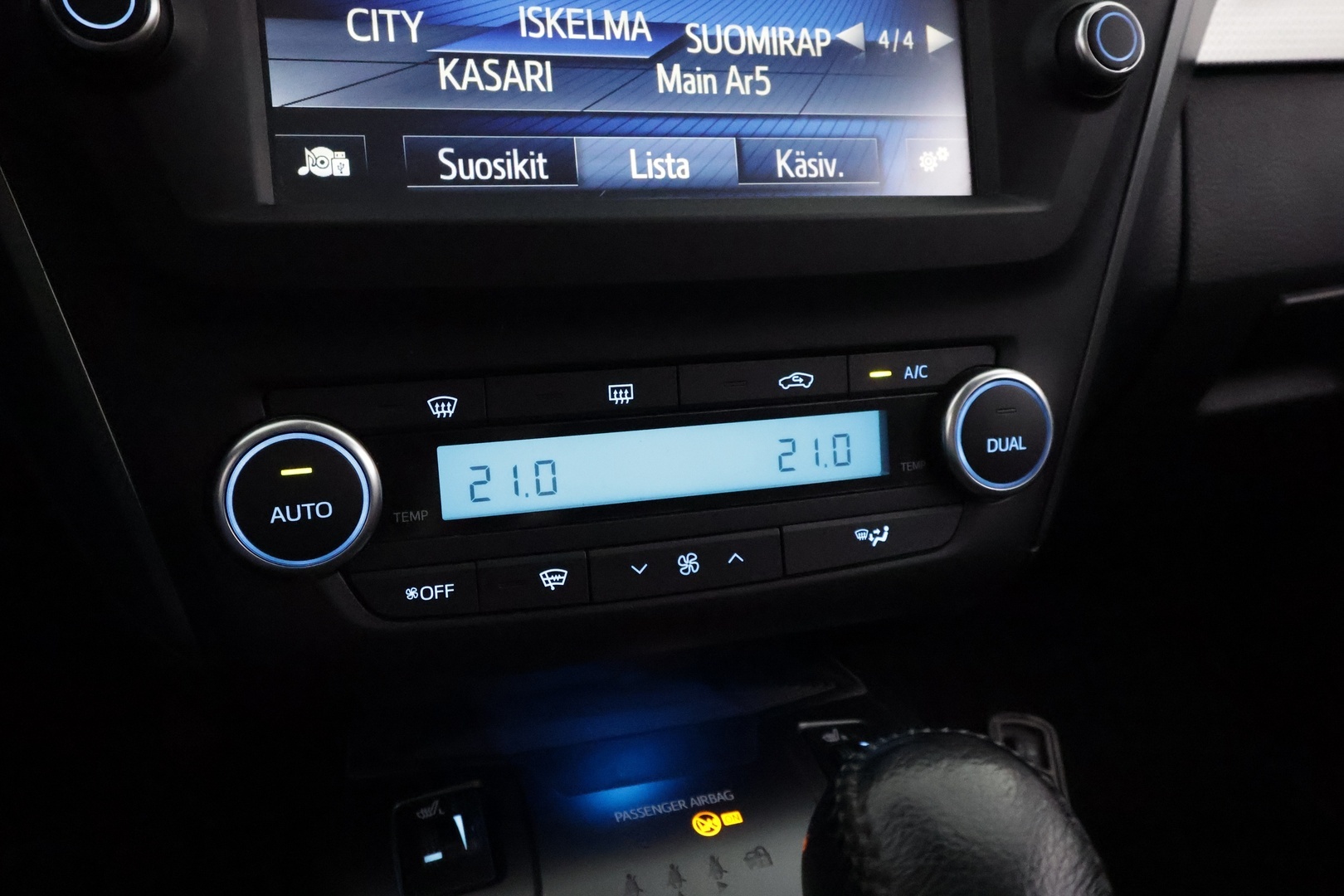 TOYOTA Avensis 2016