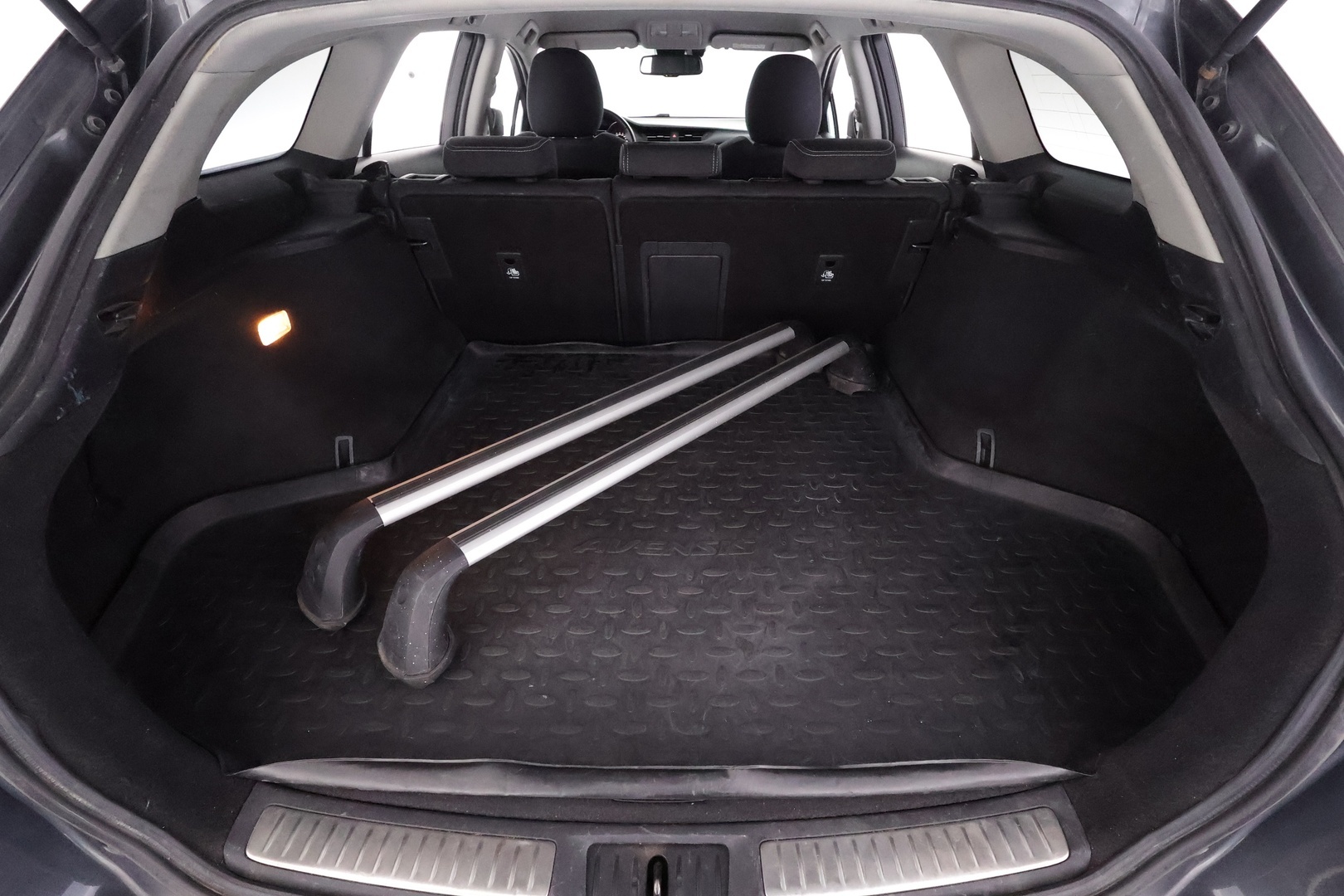TOYOTA Avensis 2016