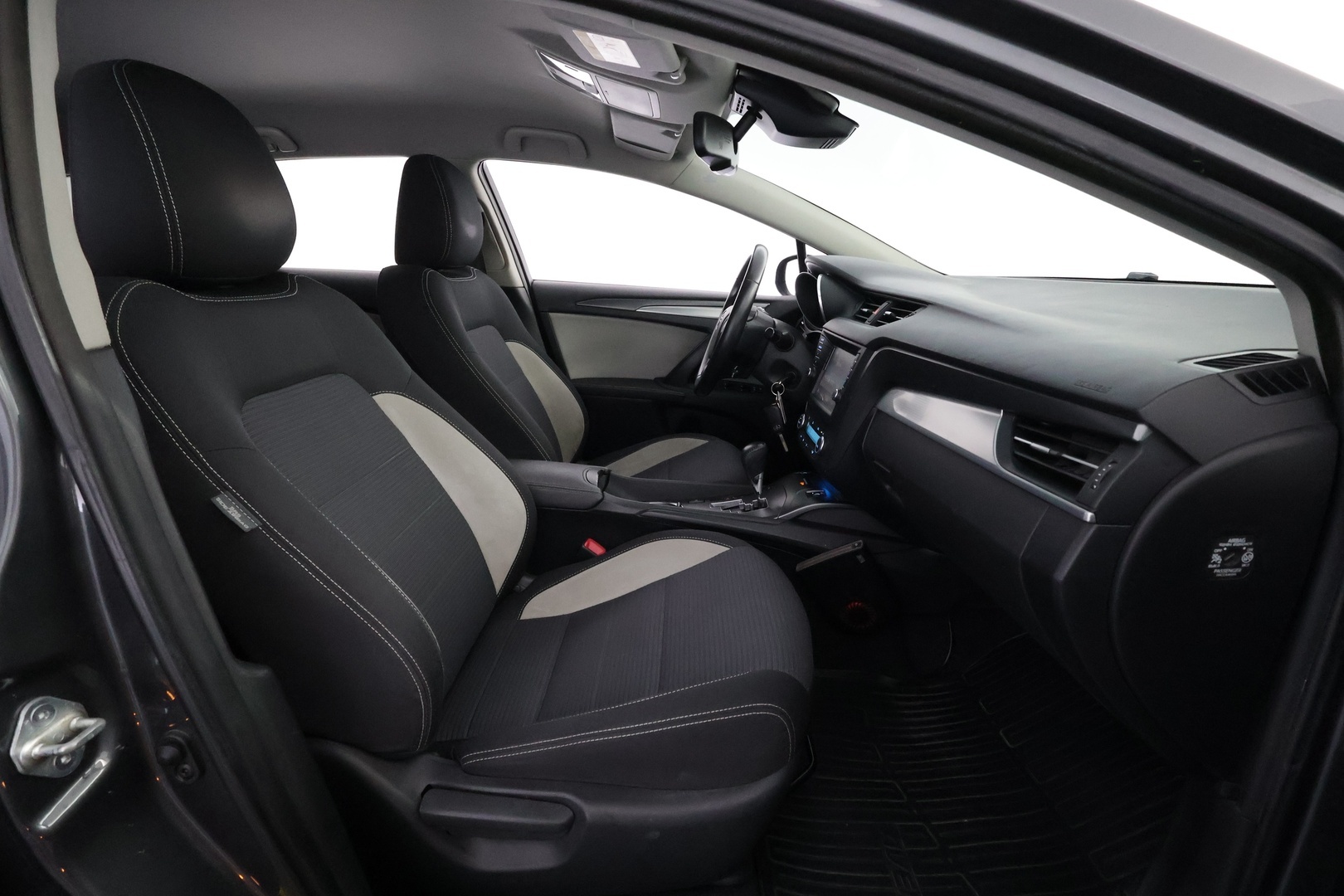 TOYOTA Avensis 2016