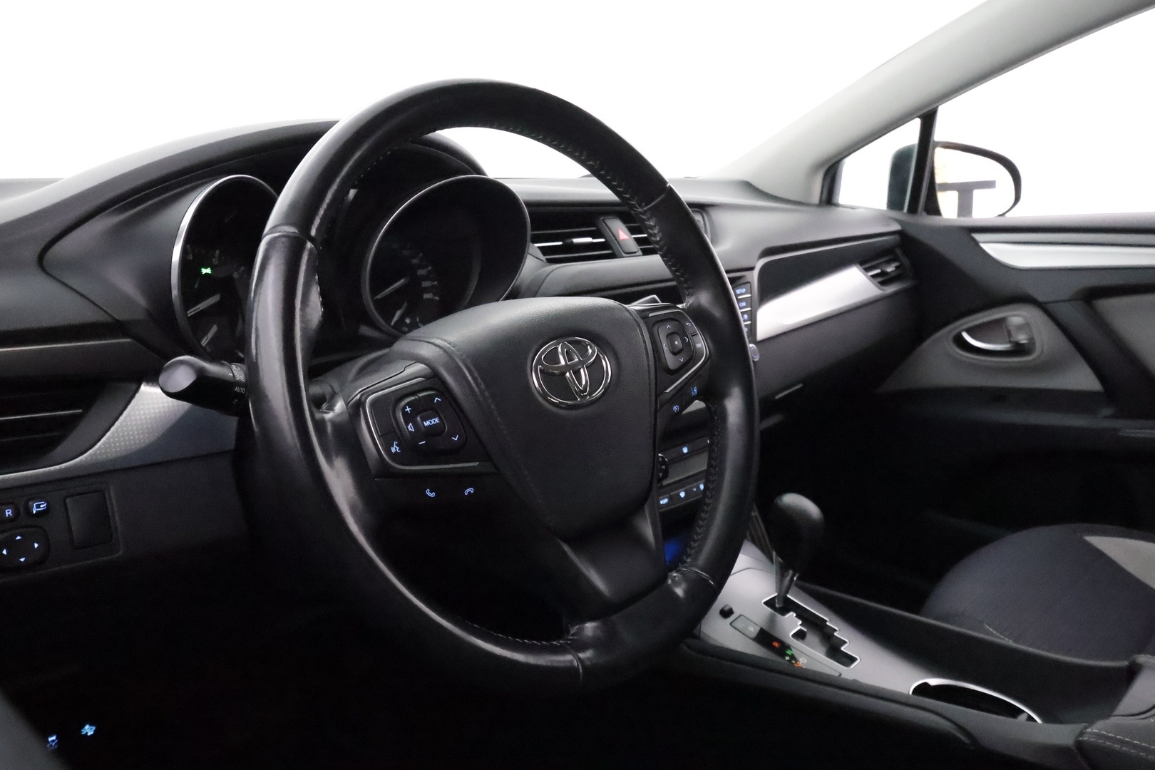 TOYOTA Avensis 2018