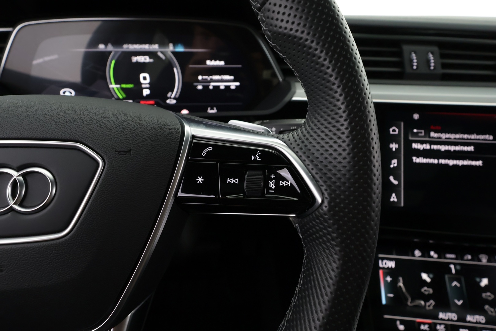 AUDI e-tron 2023