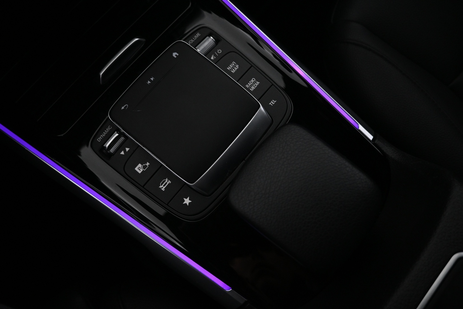 MERCEDES-BENZ EQB 2023