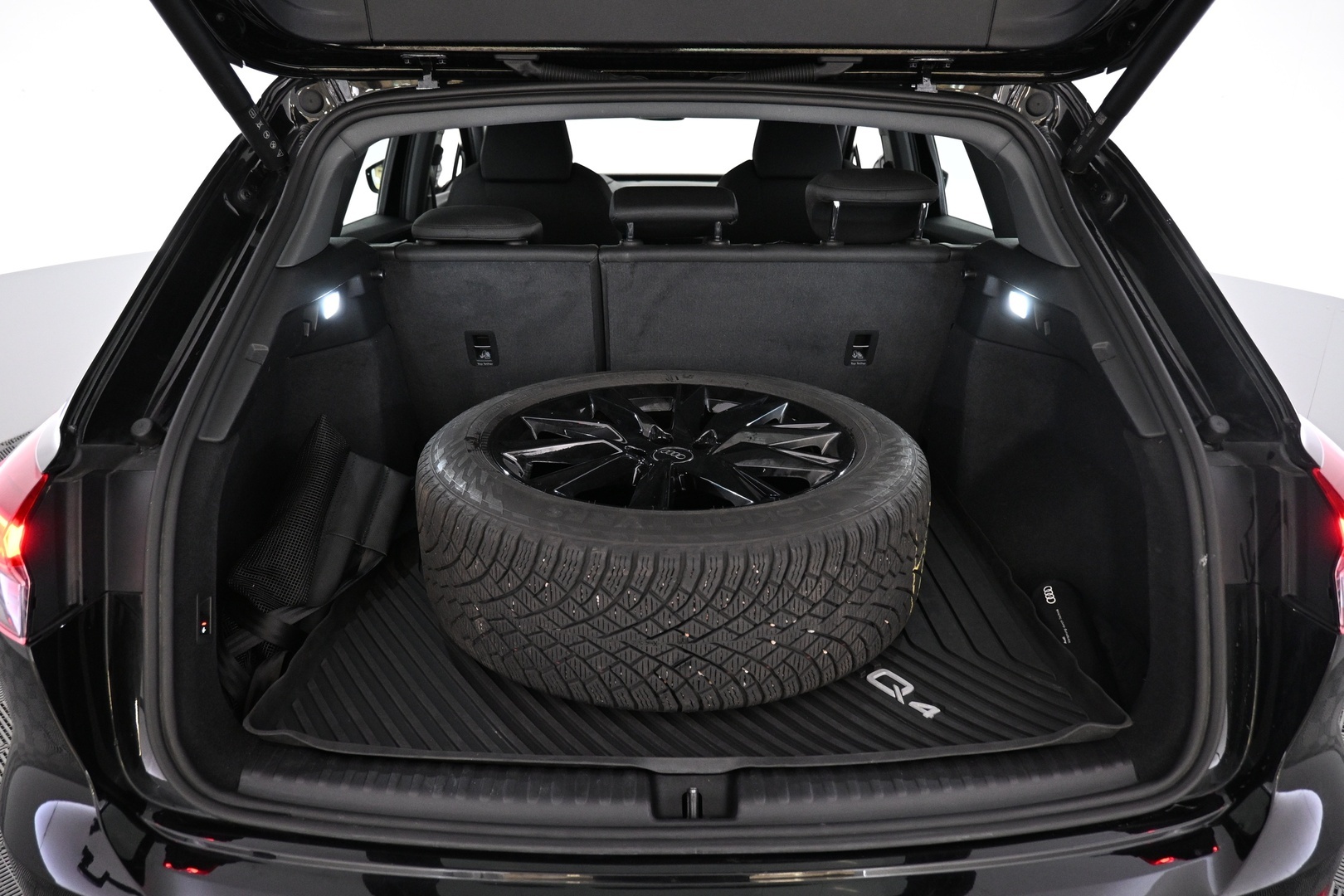 AUDI Q4 e-tron 2024