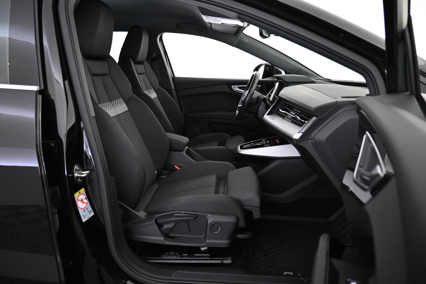 AUDI Q4 e-tron 2024