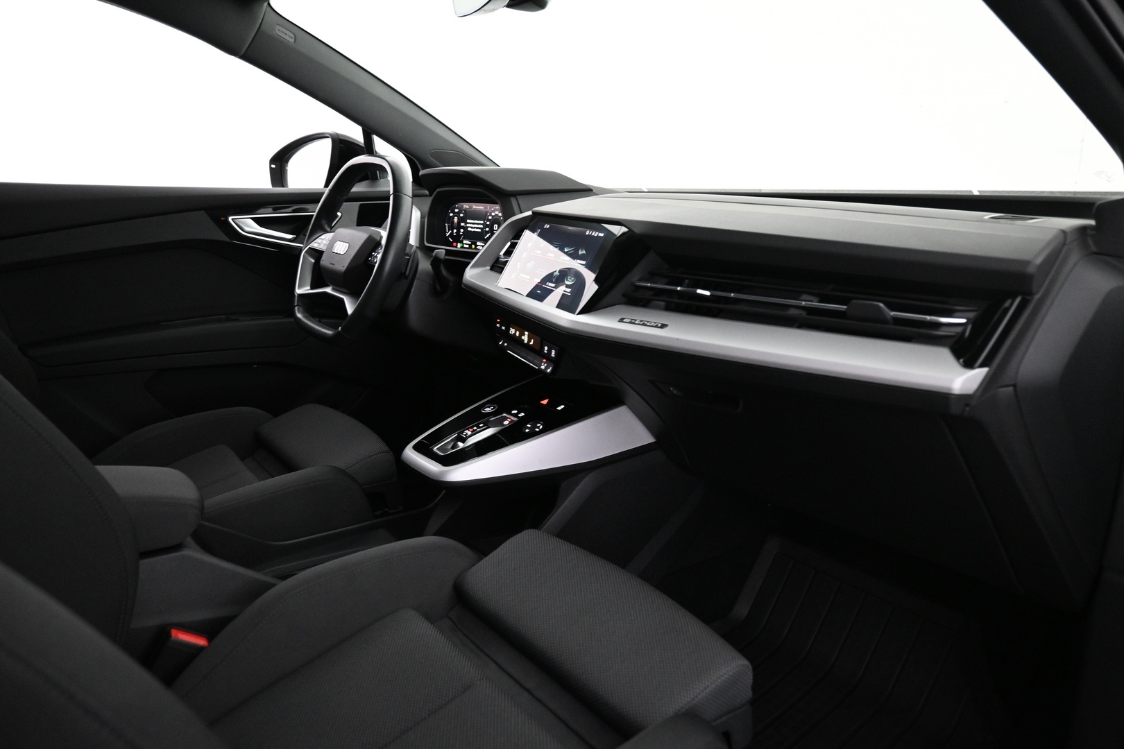 AUDI Q4 e-tron 2024