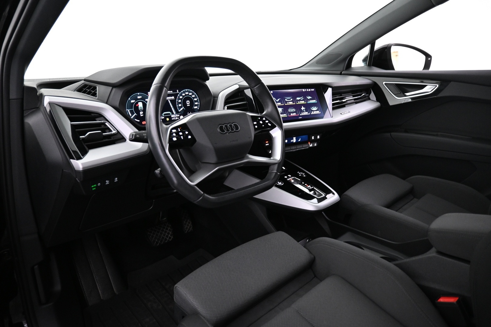 AUDI Q4 e-tron 2024
