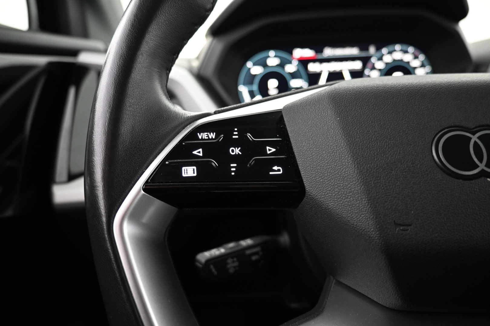 AUDI Q4 e-tron 2024