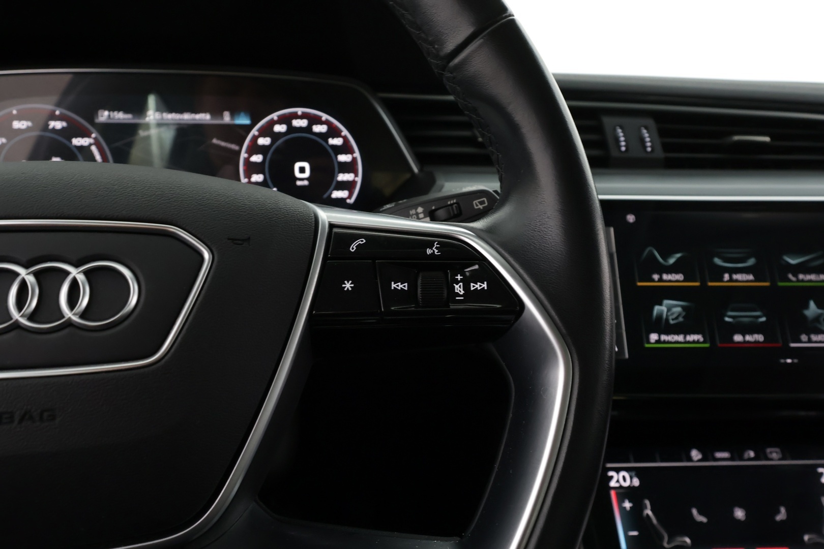 AUDI e-tron 2022