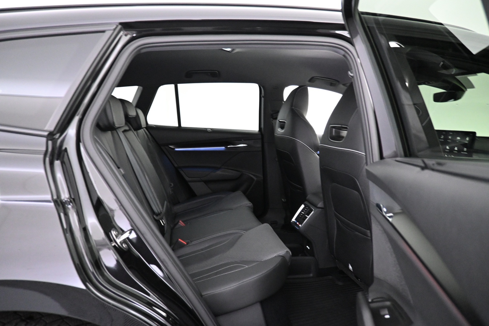 SKODA Enyaq 2023