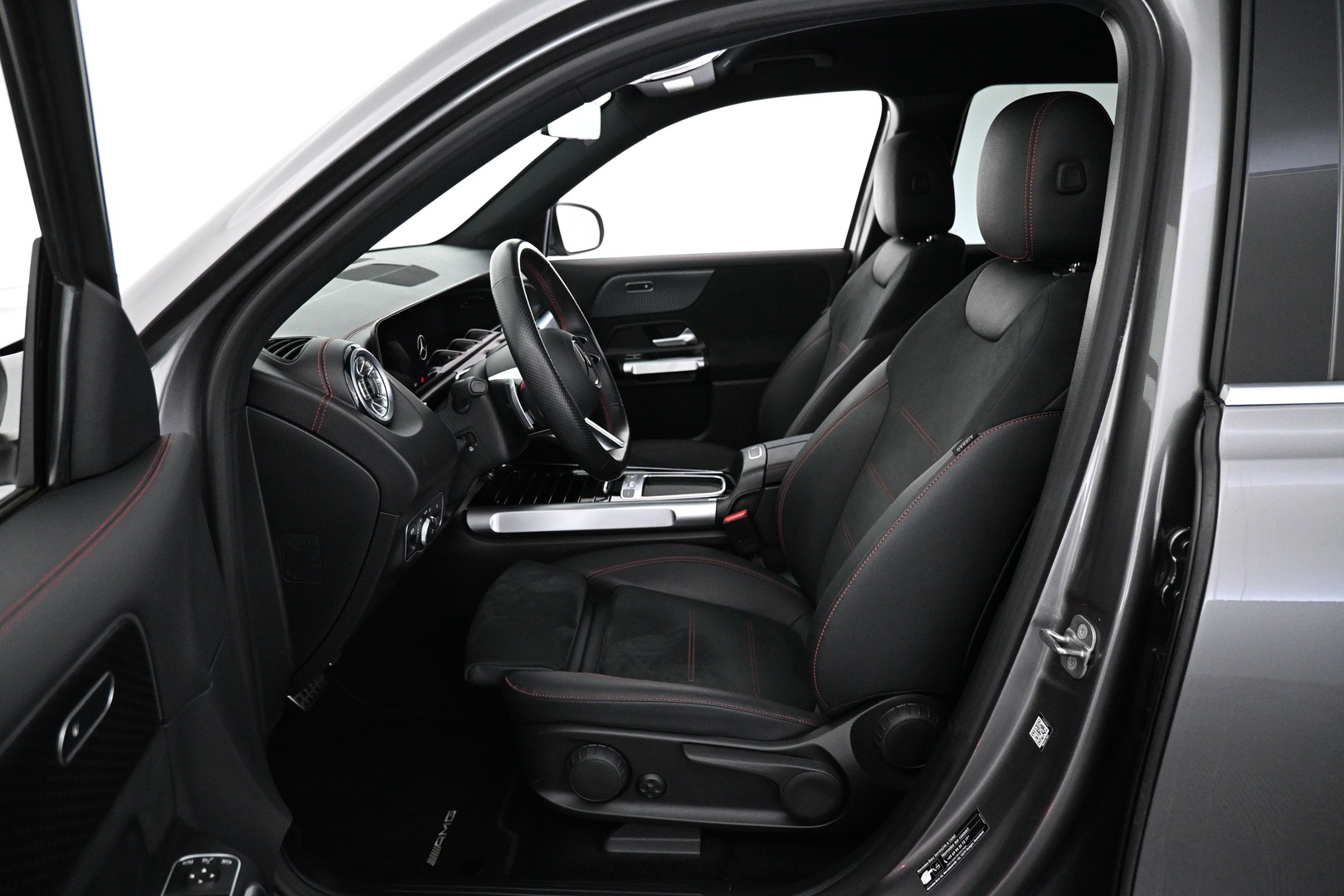 MERCEDES-BENZ EQB 2025