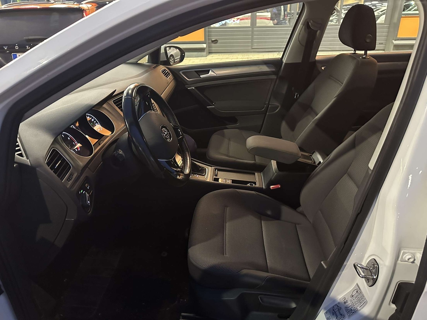 VOLKSWAGEN Golf 2016