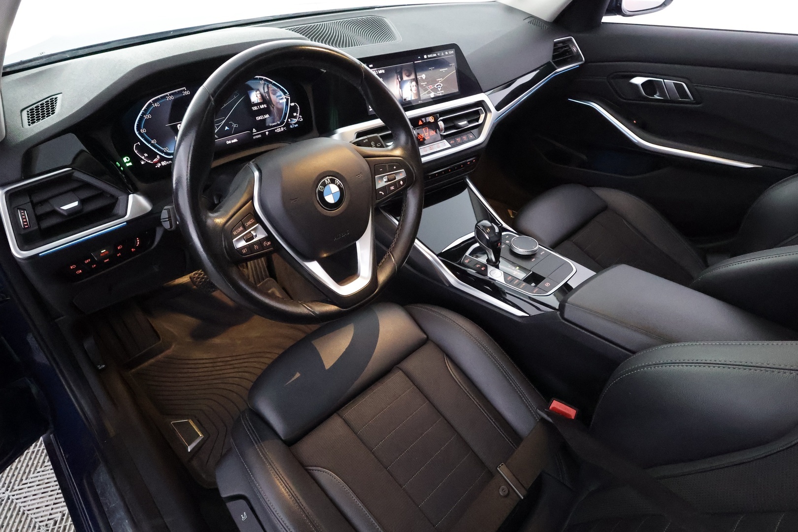 BMW 330 2021
