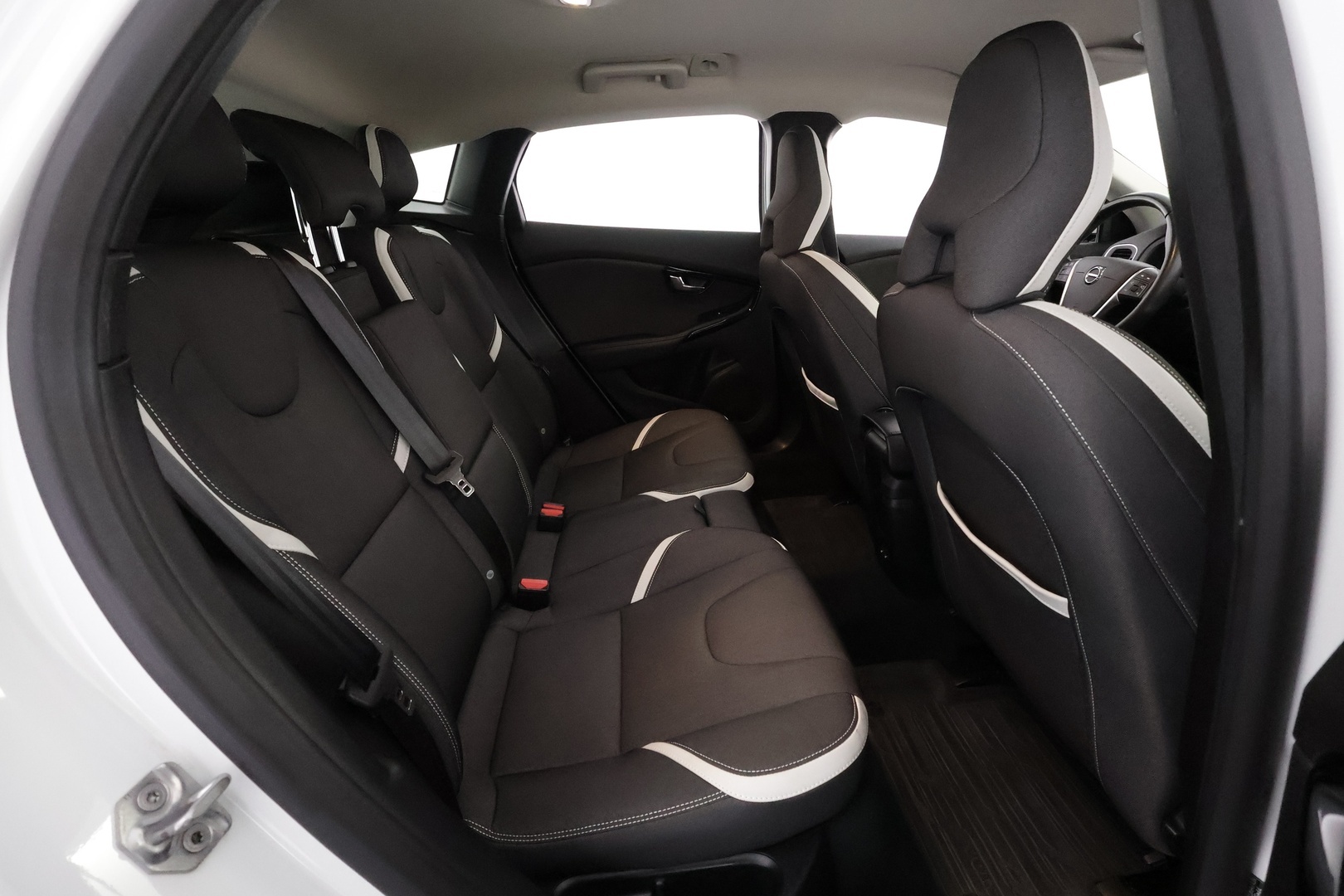 VOLVO V40 2019