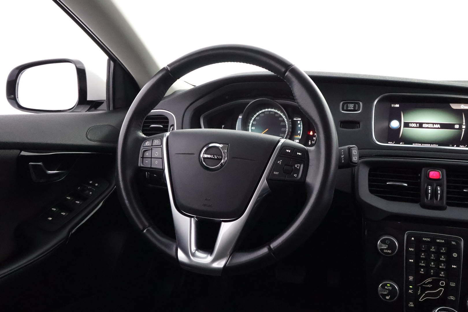 VOLVO V40 2019