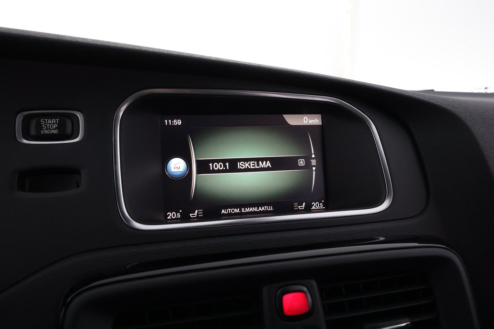 VOLVO V40 2019