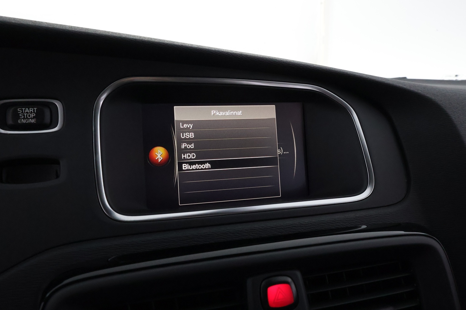 VOLVO V40 2019