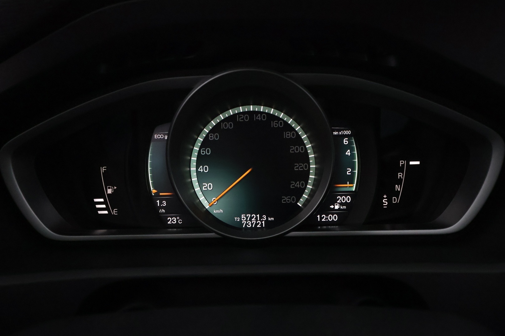 VOLVO V40 2019