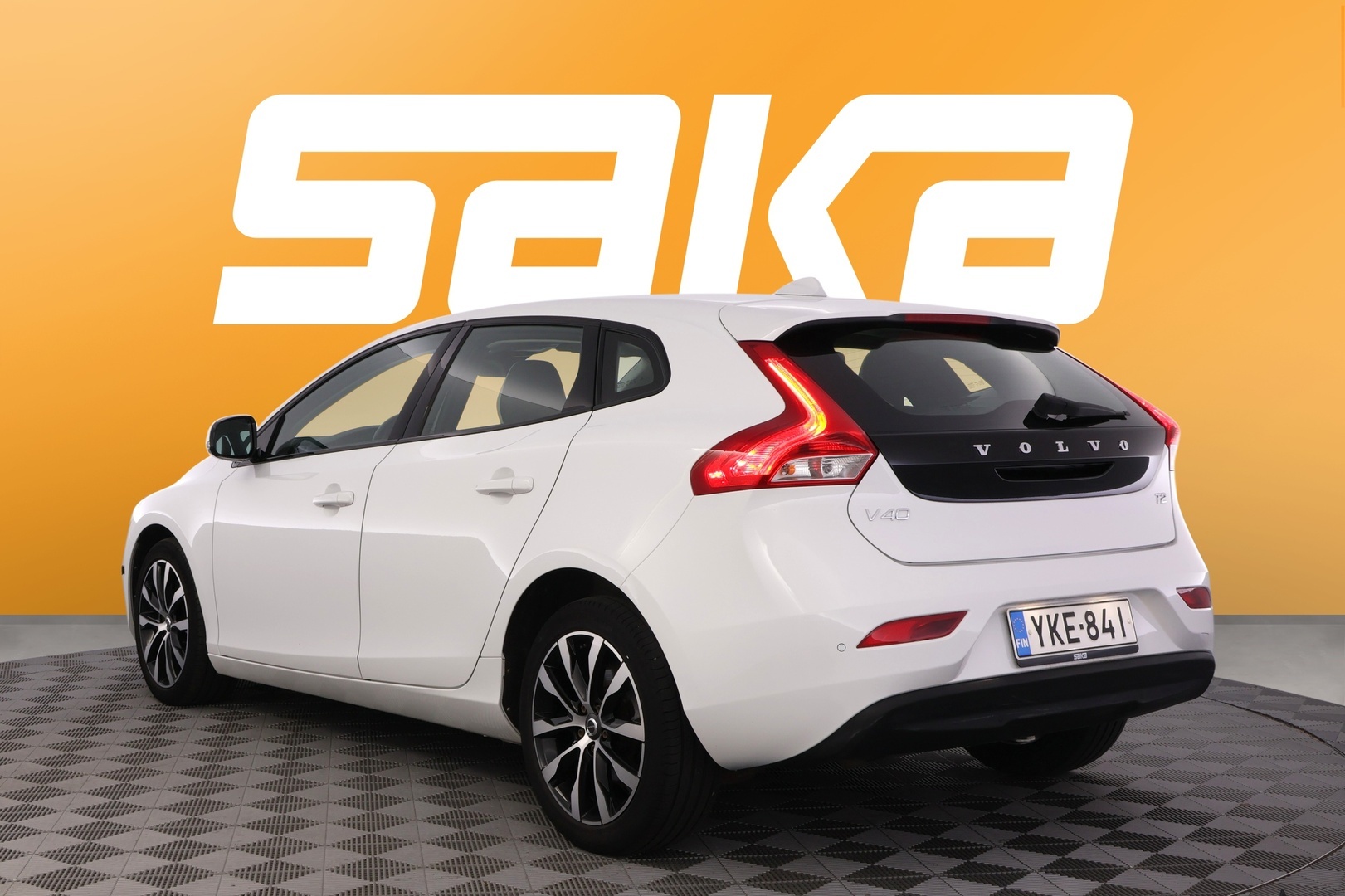 VOLVO V40 2019