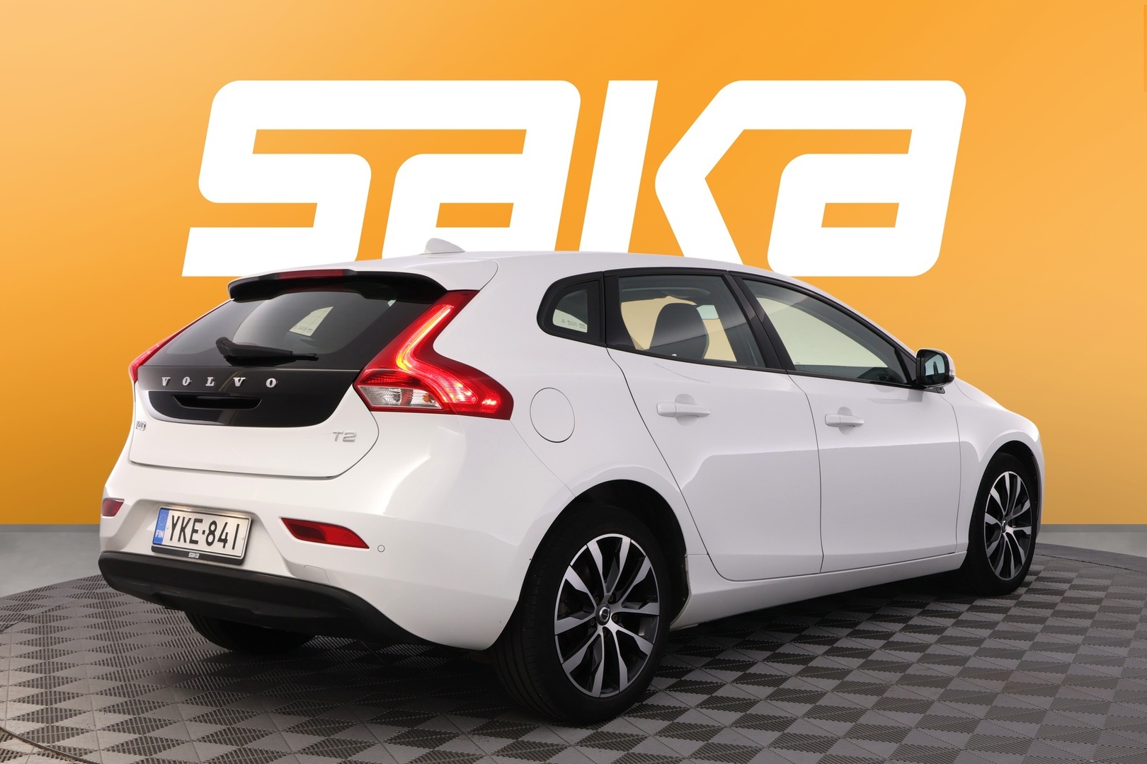 VOLVO V40 2019