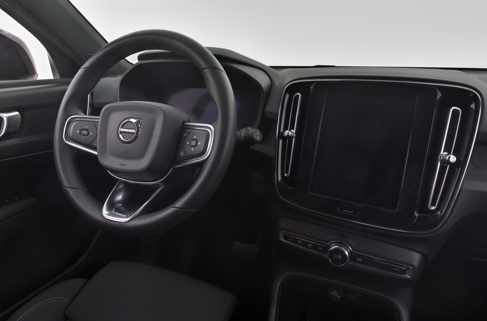 VOLVO XC40 2023