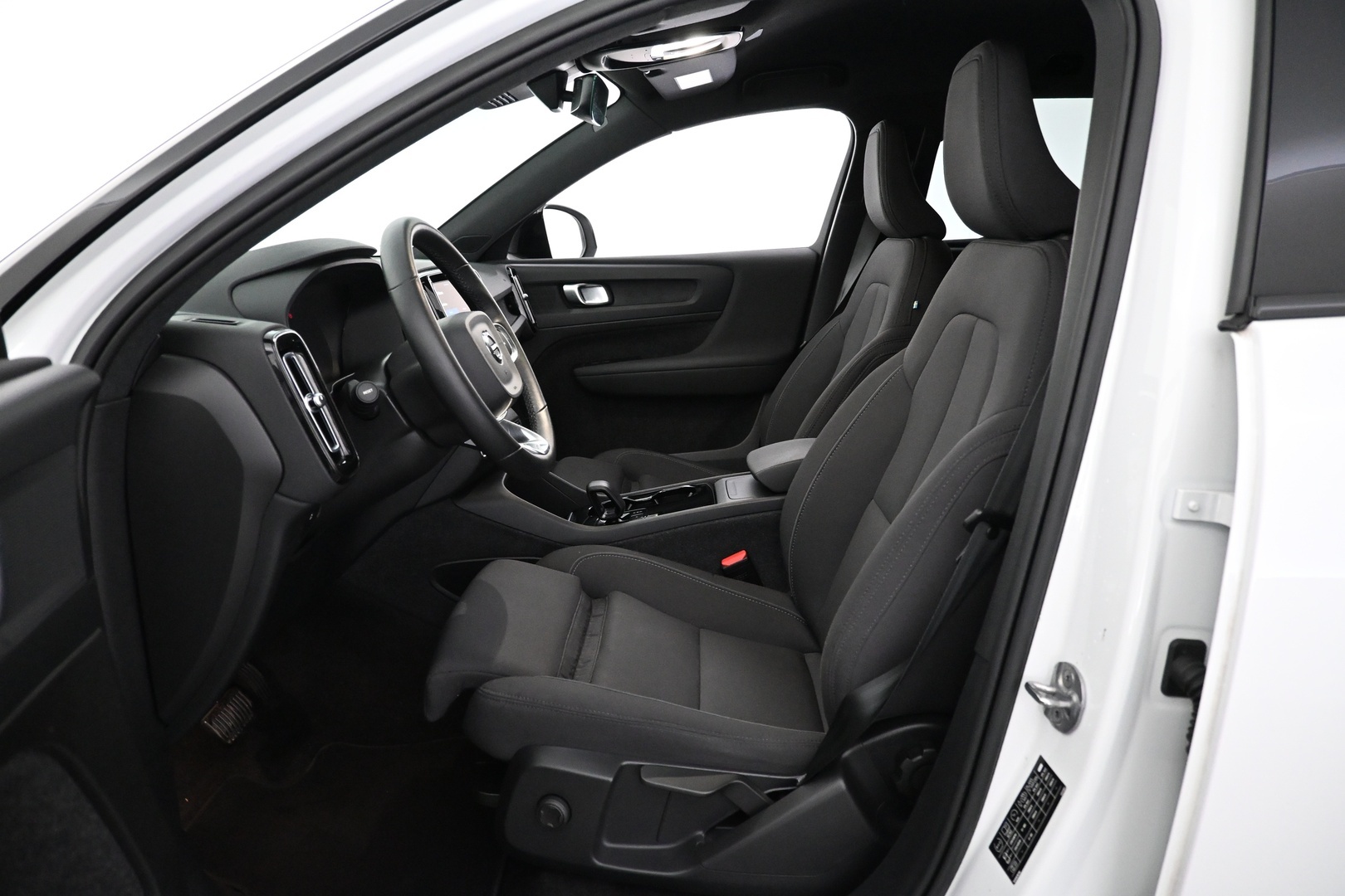 VOLVO XC40 2023