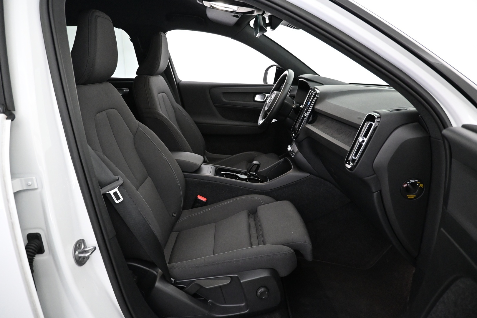 VOLVO XC40 2023