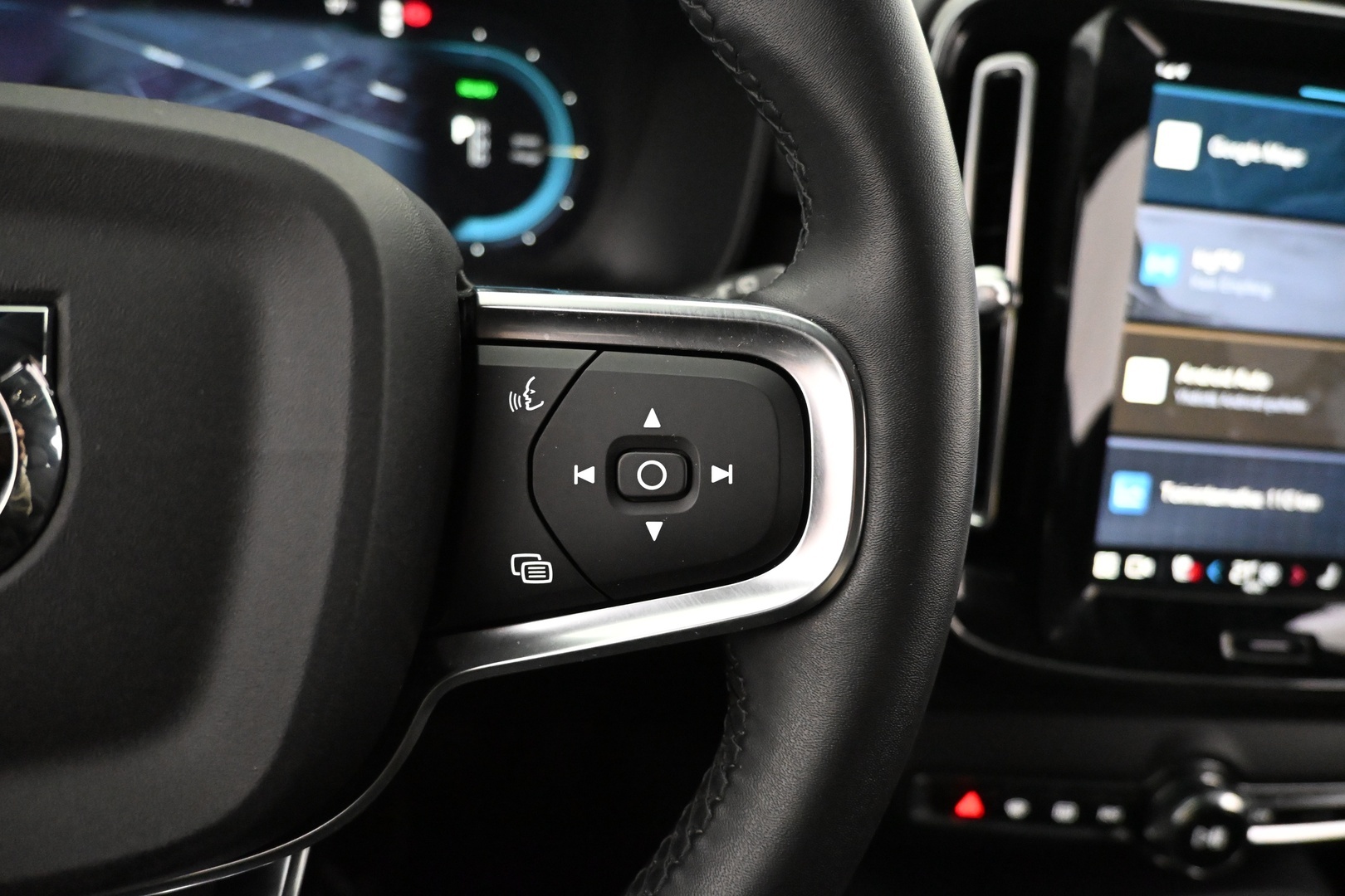 VOLVO XC40 2023