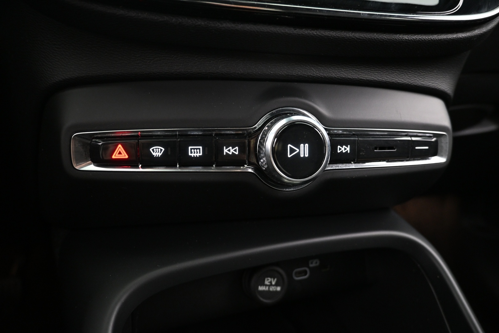 VOLVO XC40 2023