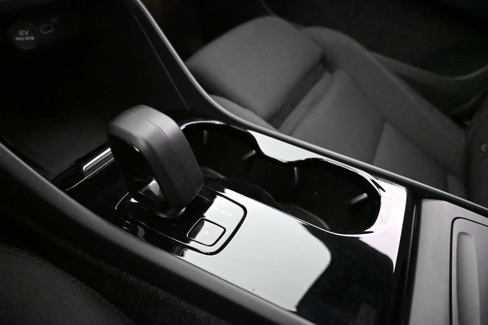 VOLVO XC40 2023