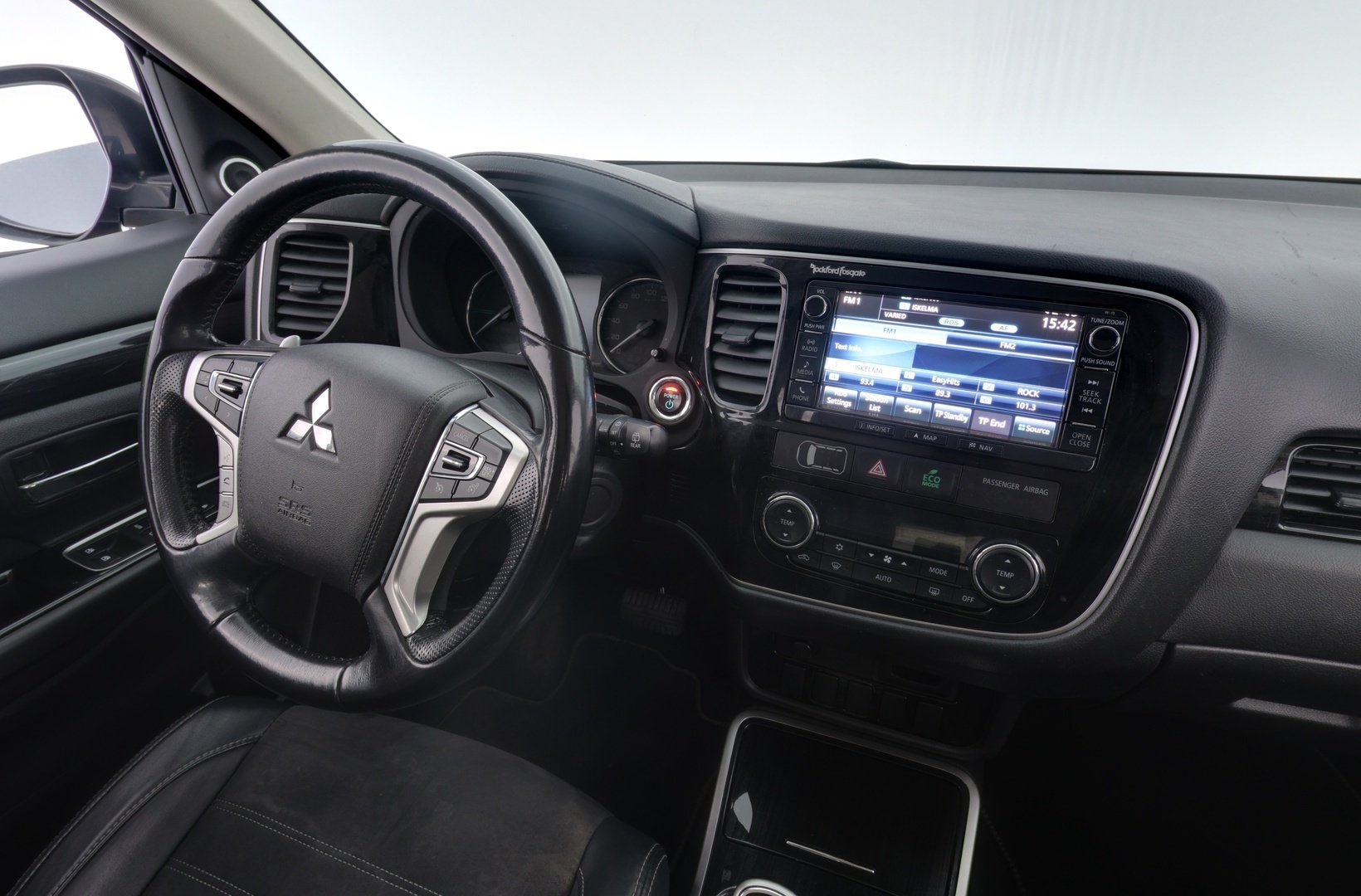 MITSUBISHI OUTLANDER PHEV 2016