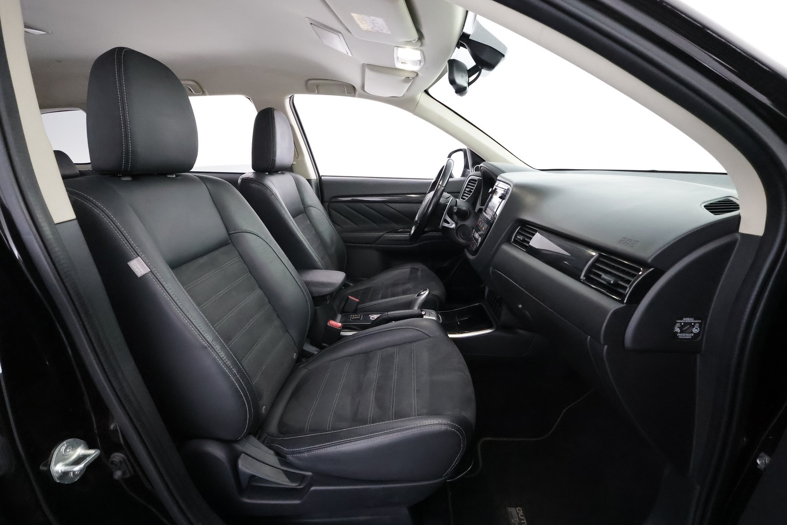MITSUBISHI OUTLANDER PHEV 2016