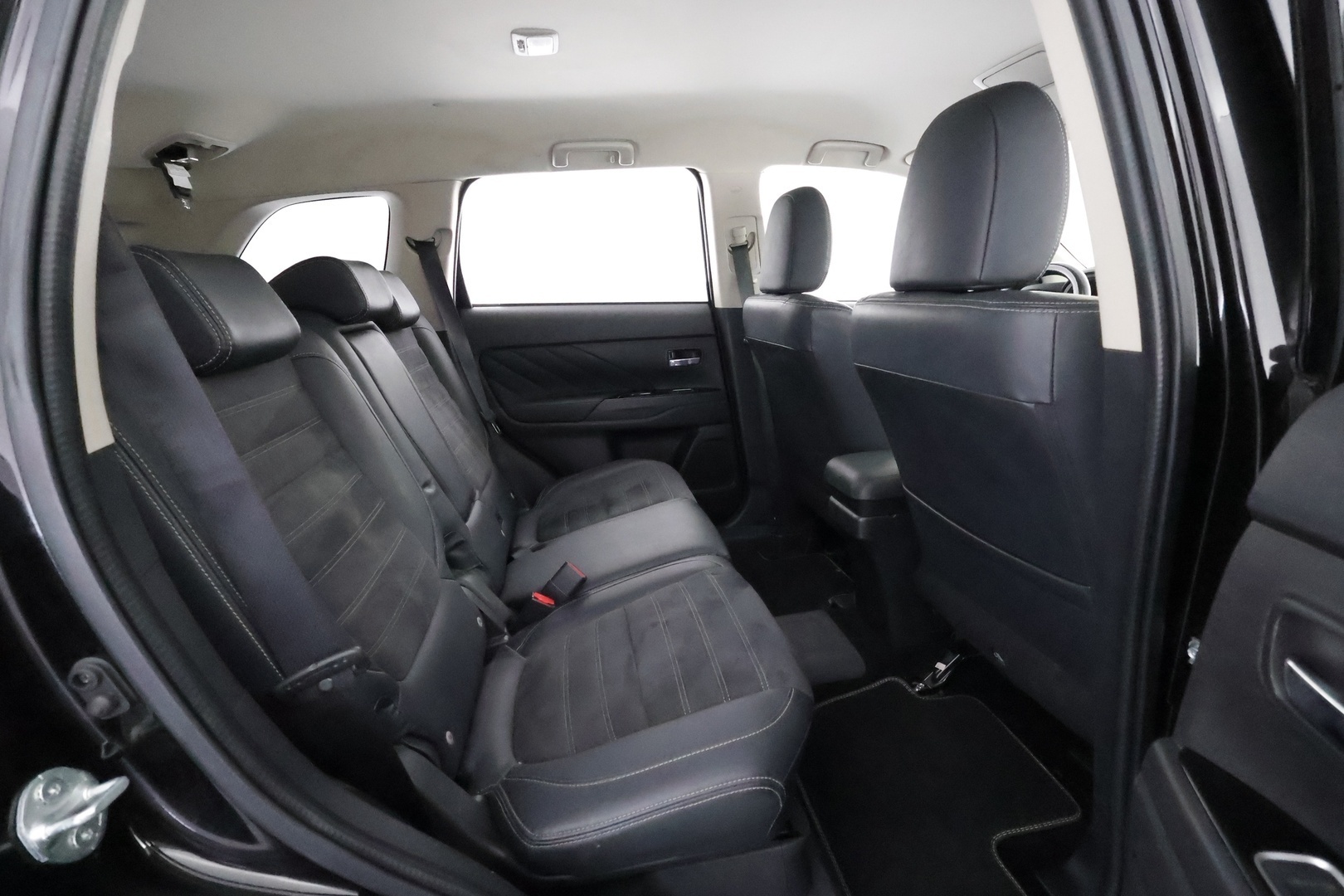 MITSUBISHI OUTLANDER PHEV 2016