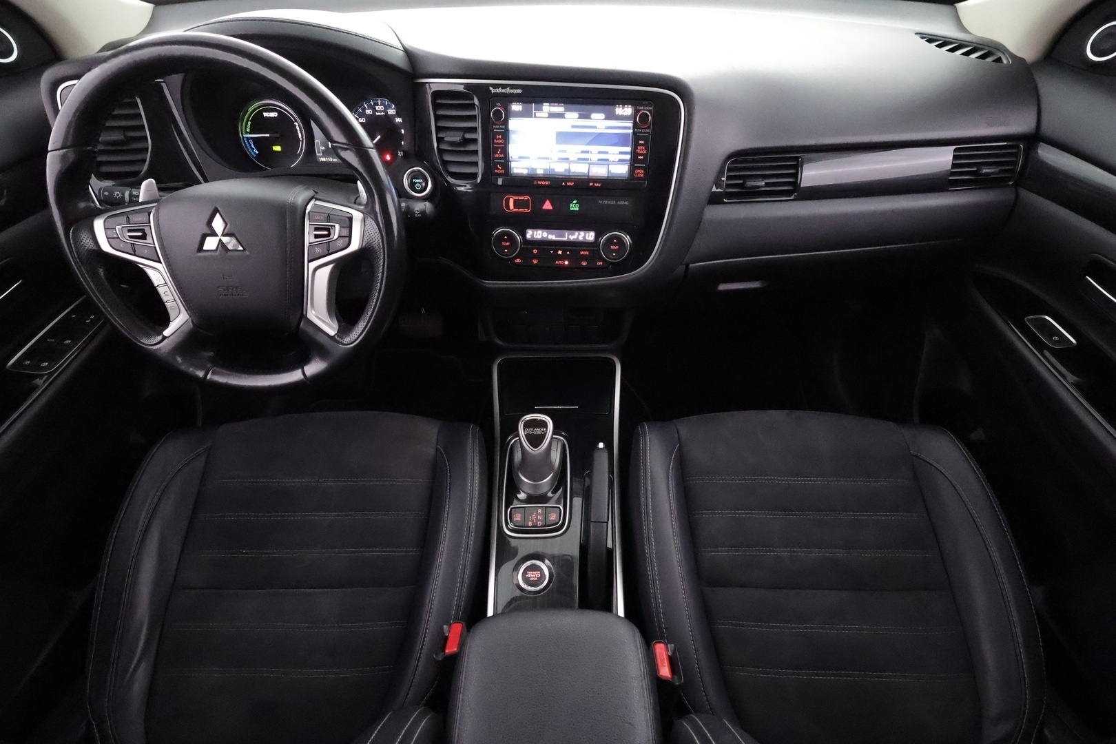 MITSUBISHI OUTLANDER PHEV 2016