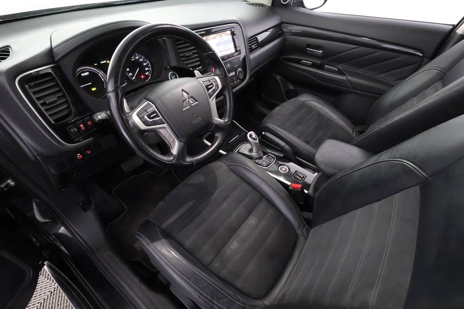 MITSUBISHI OUTLANDER PHEV 2016