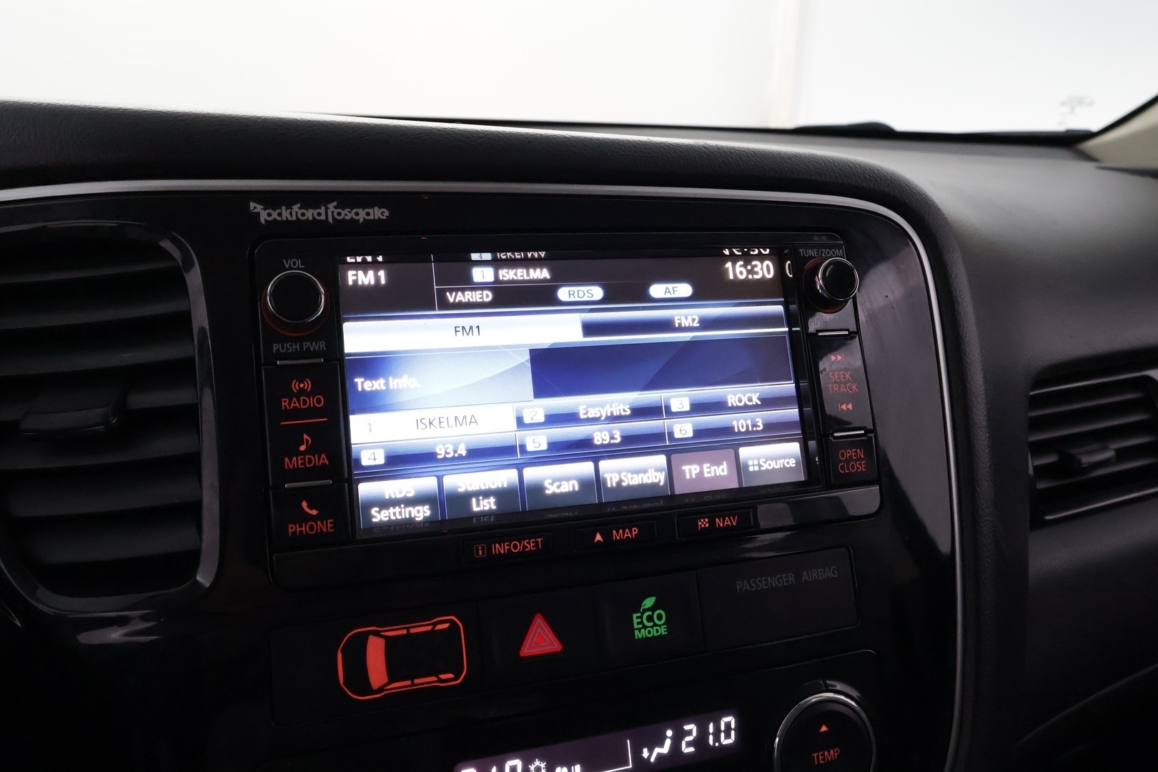 MITSUBISHI OUTLANDER PHEV 2016