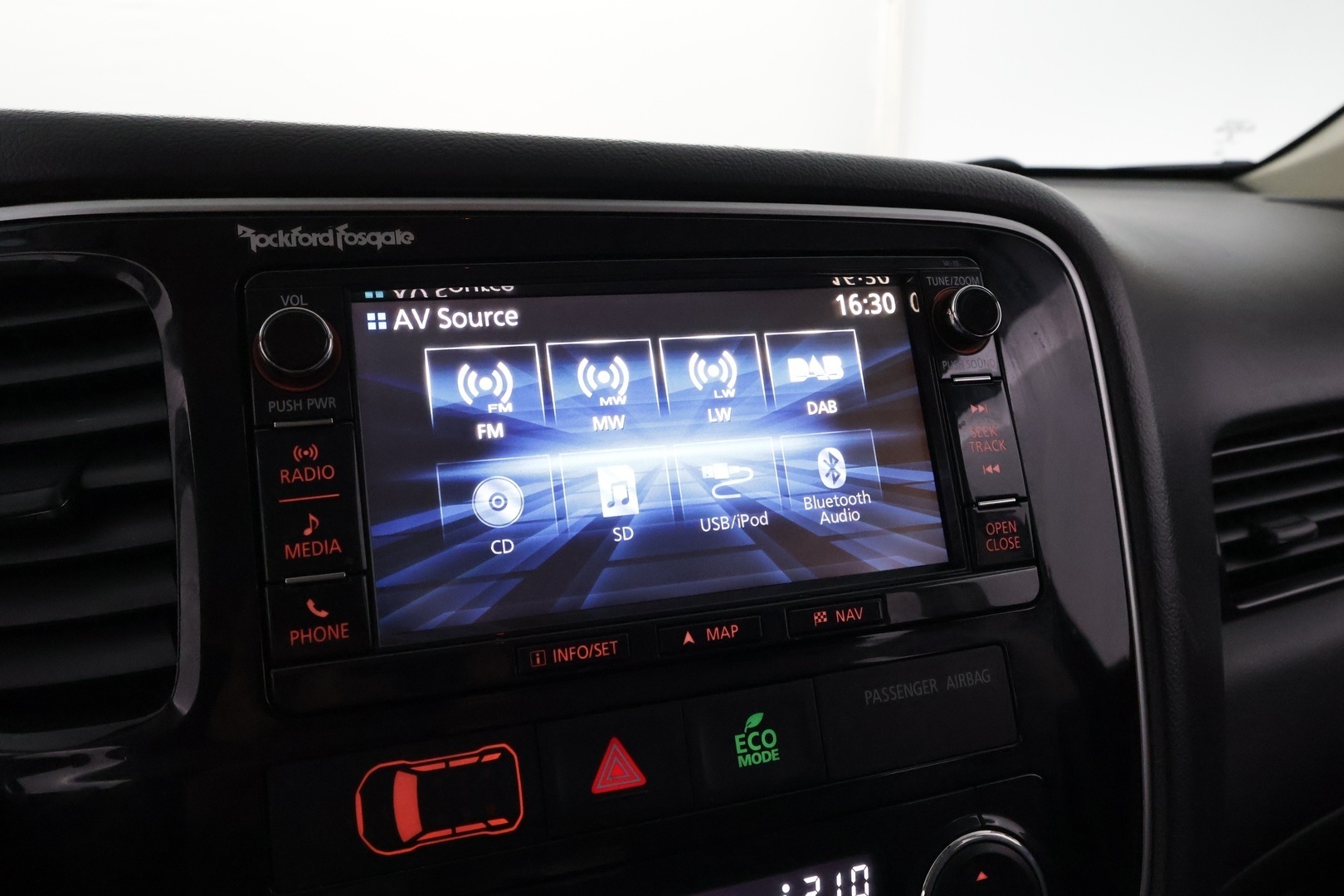 MITSUBISHI OUTLANDER PHEV 2016