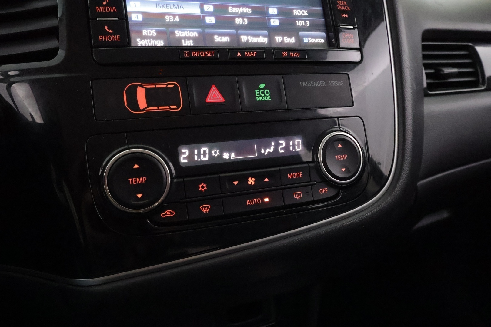 MITSUBISHI OUTLANDER PHEV 2016