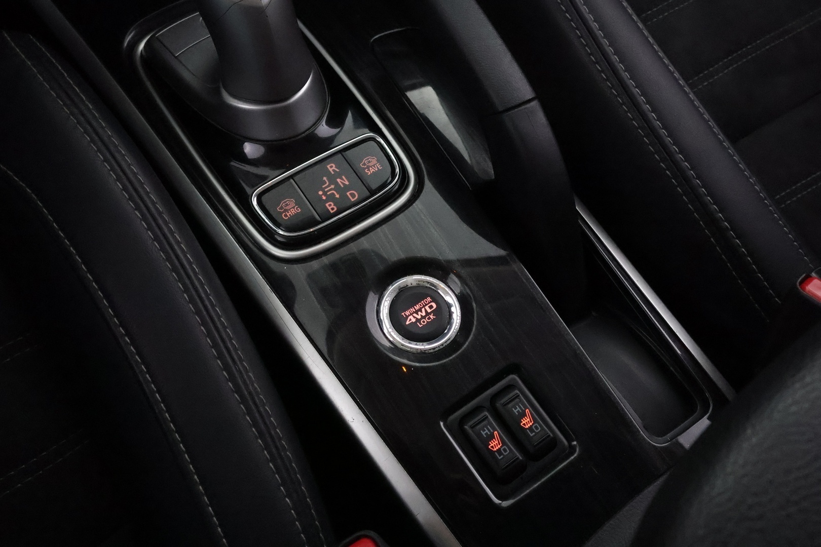 MITSUBISHI OUTLANDER PHEV 2016