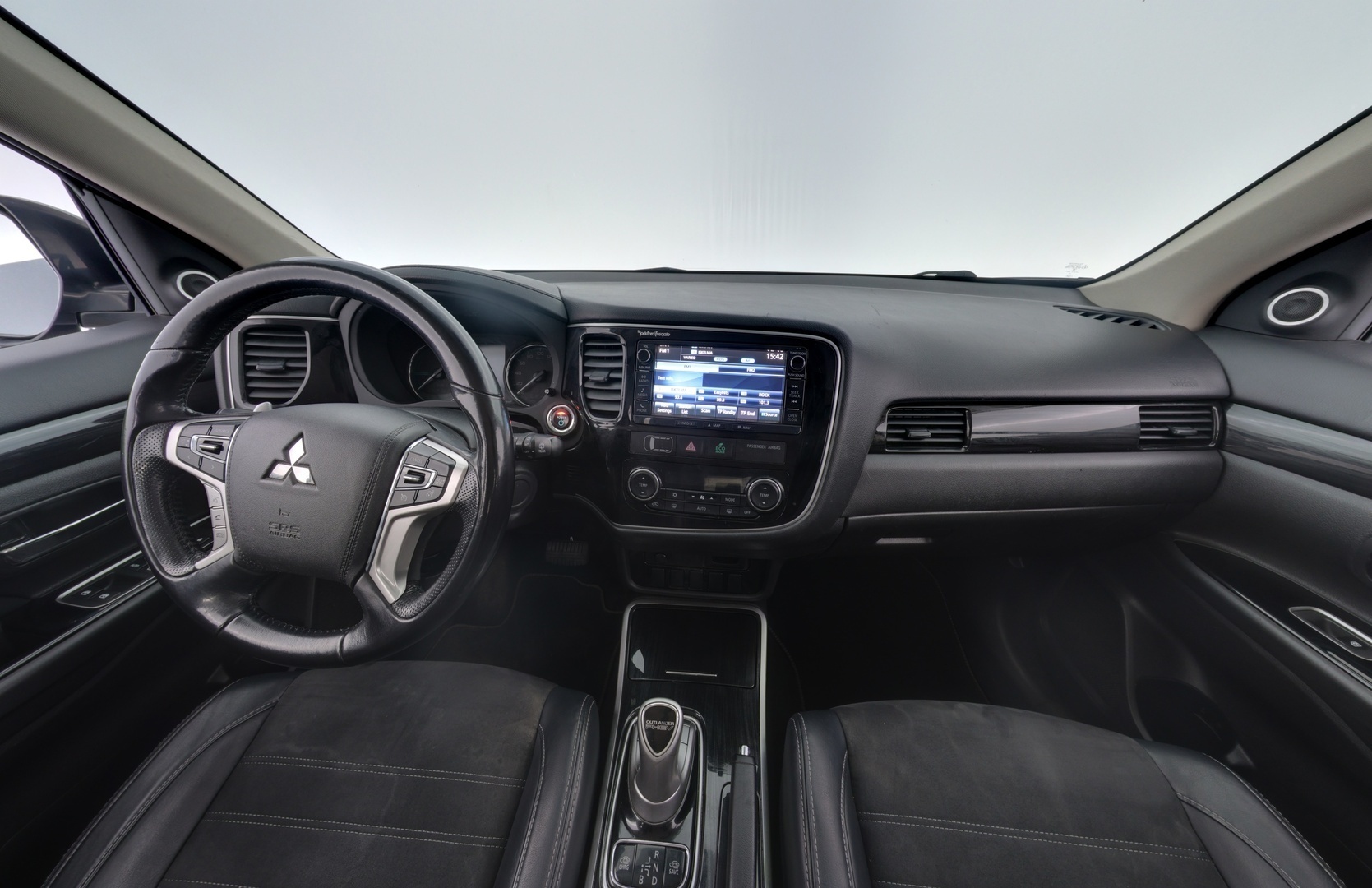MITSUBISHI OUTLANDER PHEV 2016
