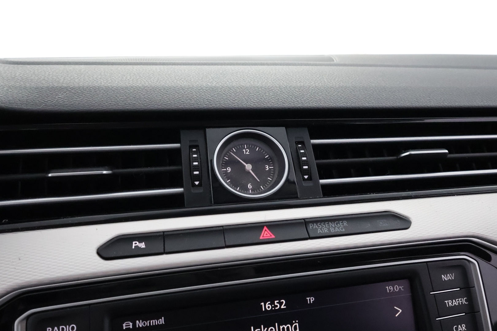 VOLKSWAGEN Passat 2016