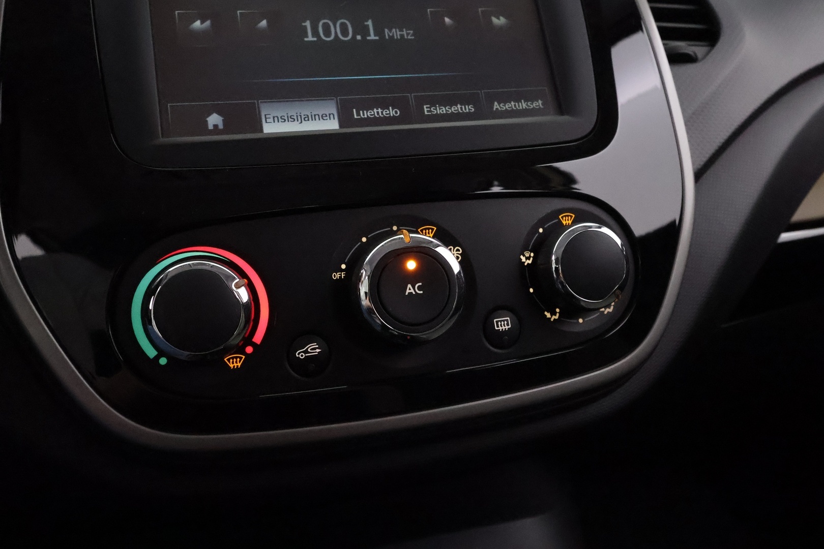 RENAULT Captur 2015