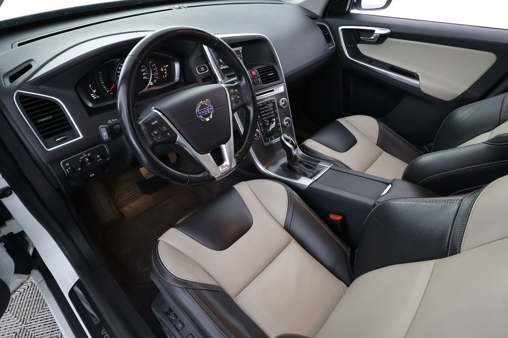 VOLVO XC60 2016