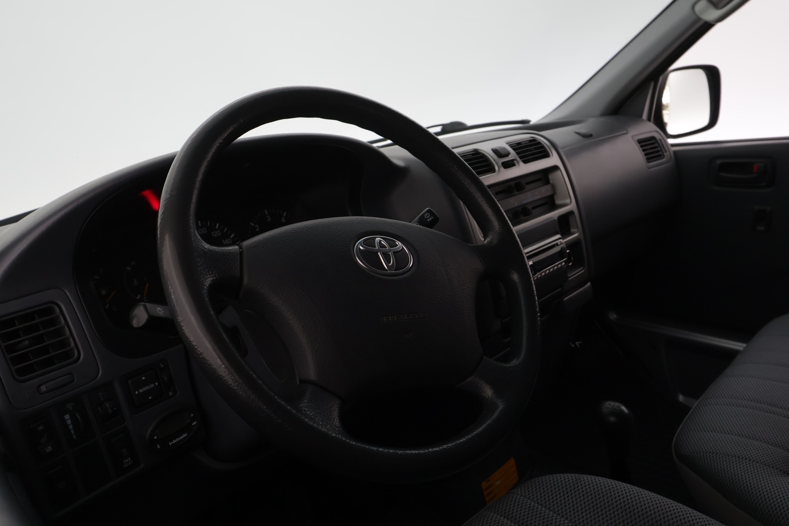 TOYOTA Hiace 2009