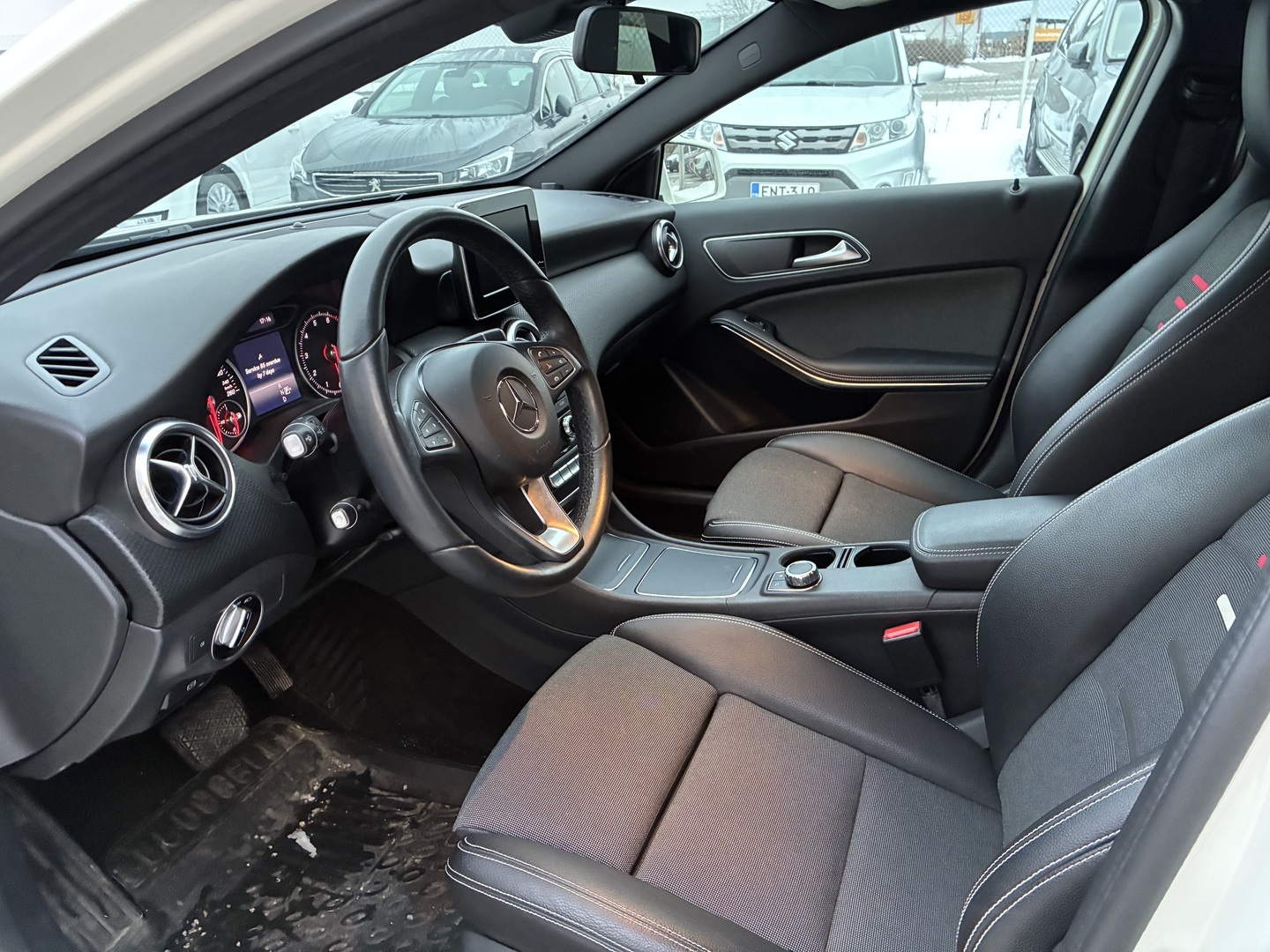 MERCEDES-BENZ A 2017