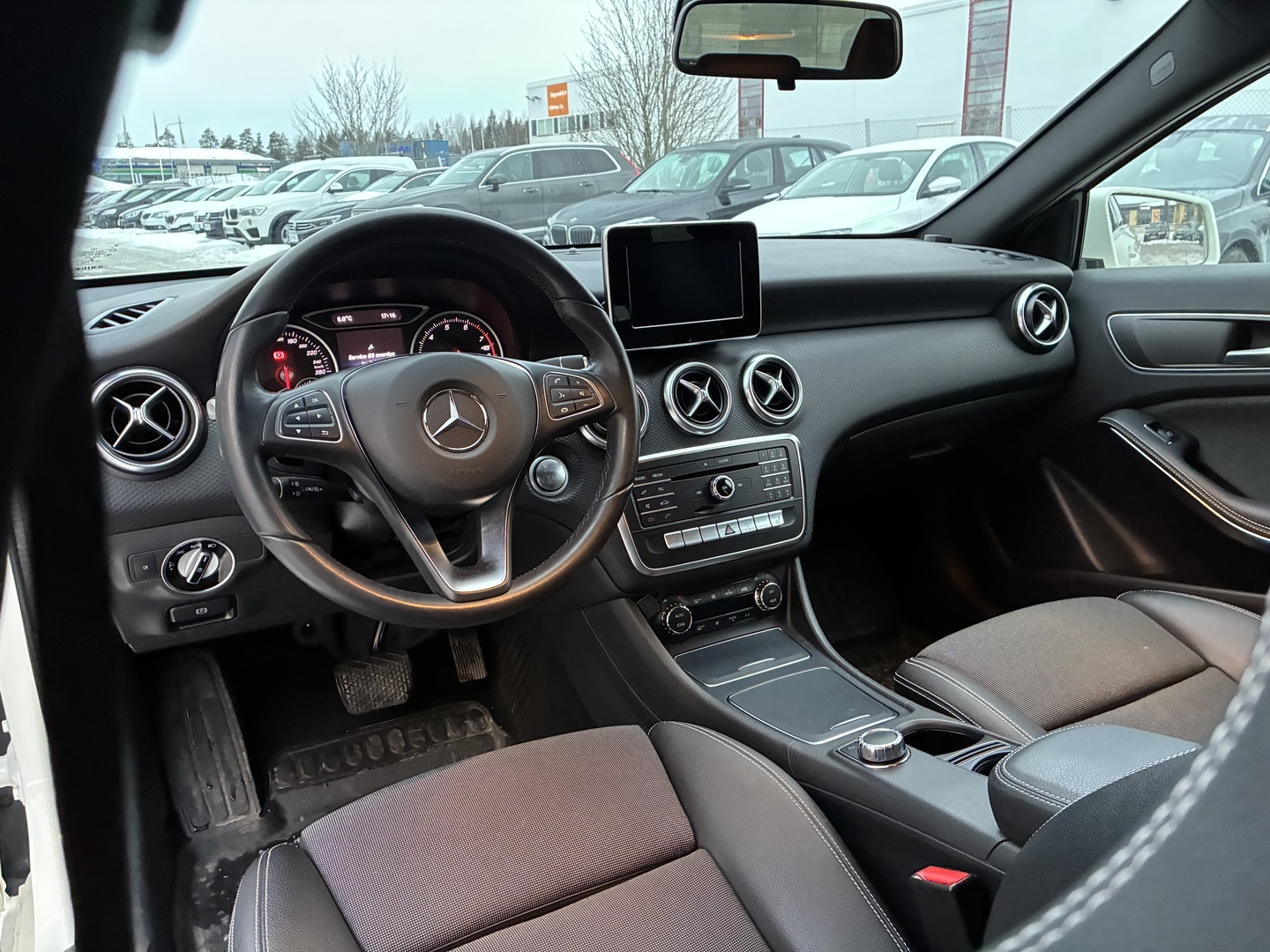 MERCEDES-BENZ A 2017